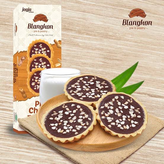 Pie Coklat Kacang Blangkon